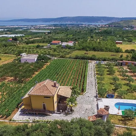 펜션 With A Fireplace 08