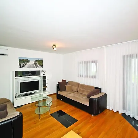 펜션 With A Fireplace 08 Plano