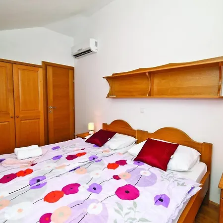 With A Fireplace 08 * Plano